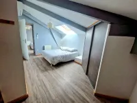 Near Bordeaux center: town house + parking space Hotels near Le Rocher de Palmer
