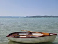 Sunshine Beach House DIRECTLY ON THE LAKE, ROWBOAT, Garden/barbecue island, WiFi