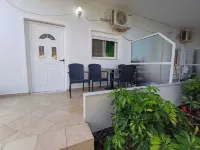 Vila Donald Hotels in Piqeras