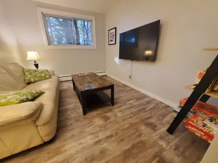 Modern Private 1Bdrm  Apt. w/Free Prkg + Fast Wi-Fi. Pet-Friendly! Отели в г. Су-Сент-Мари