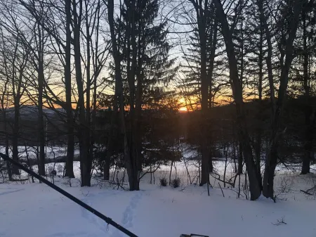 4 bedroom house 10 minutes to Windham Mountain