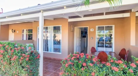 Small romantic getaway to remind people why they fell in love Отели рядом с достопримечательностью «Плайя Хако»