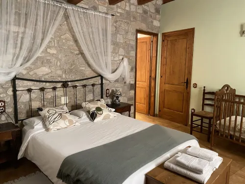 La Farraja de Cal Farrés, rural house 1 h. from BCN: swimming pool, bbq, garden.