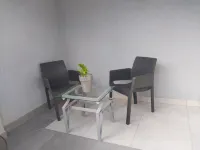 Cozy private one bedroom 3 minutes from the beach and the famous Flying Fishbone