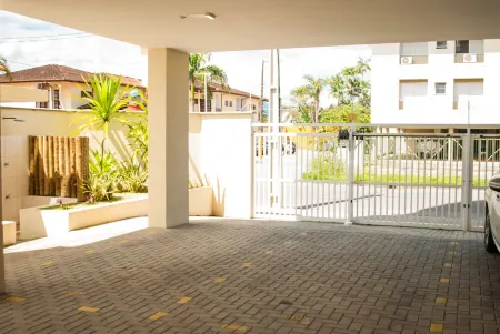 Complete apartment, balcony with sea view and barbecue Wi-fi, 2 parking spaces, 200m from the beach Отели рядом с достопримечательностью «Ubatuba Bus Station»