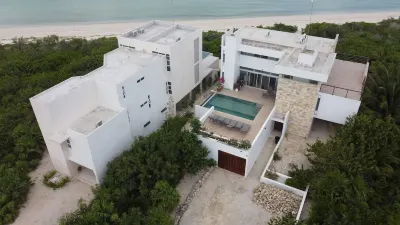 Ocean Villa. 100feet from beach and private  호텔
