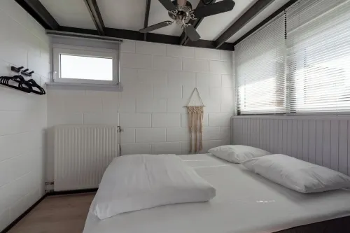Bungalow in Sint Maartenszee Near Sandy Beach