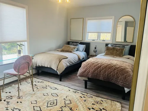 Best location! Cozy and Chic Retreat 5 min to beach and close to town, peaceful!