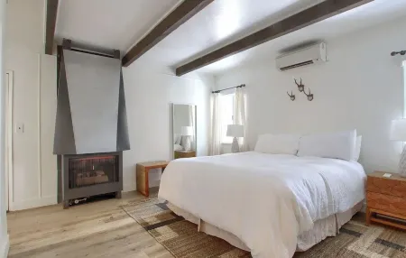 Sunset Retreat NEW LISTING. Inside Yosemite PARK! Close to Half Dome, Ski Area Отели в г. Yosemite West