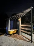 Tiny House/w outdoor cast-iron shower/tub