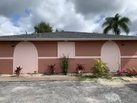 Centrally Located Boho Private BdR - 7 mi to beach