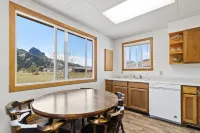 Montana Missouri River Fly Fishing Lodge -3BR & 2 bath, Sleeps 8