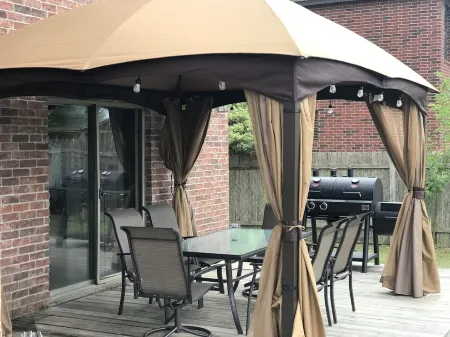 Entire home 10 beds. Friends and family home.