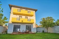 APT 2 CAMERE LUX ZONA LUNEI/COMPLEX - 5 MIN CENTRU Hotels in 