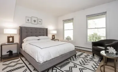 Amazing Hampton's Styled Getaway Hotels near Hank's Pumpkintown