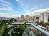 Modern Apt: By Medellín, Park, Dining, Balcony, Nightlife, WiFi & Self Check-in