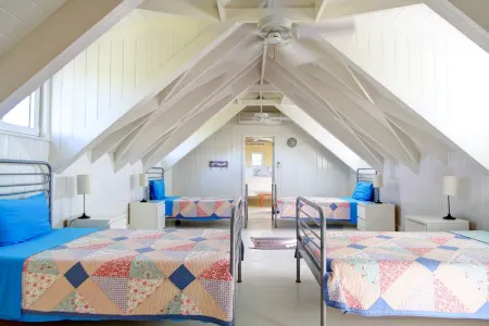 Beyond Reach ocean view home Отели в г. Данмор-Таун