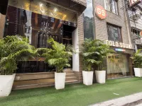 黃金市場飯店 玛雅普里附近的飯店