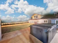 Amazing 5 bedroom, swim spa, river, close to Batawa Ski Hill