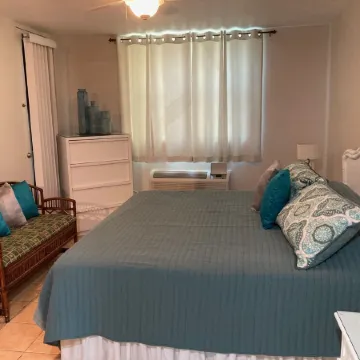 Puerto Salinas 3 bdrm fully air conditioned garden apartment, WiFi, 2 parkings