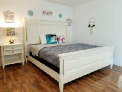 LARGE MASTER BED ROOM WITH PRIVATE ENTRANCE & BATH