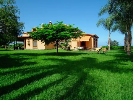 Finca Robles 1 Отели рядом с достопримечательностью «Parque Infantil San Juan Bosco»