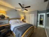 Gorgeous and fenced 3BED/2BTH Near Sarasota Hotels in Manatee County