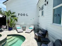 Gorgeous home in Vilano.  Situated btwn Beach  & Public boat launch with pool