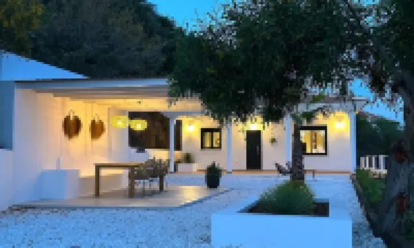 4 person vacation home with stunning sea and mountain views! Hotels in Sayalonga