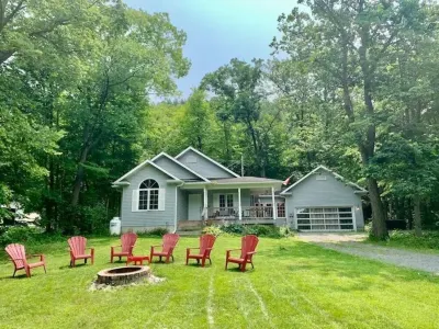 Forest Guest Suite Near Picton Centre (Pet-Friendly &Hot Tub &Park Pass) Parsons Brewing Company附近的飯店
