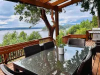 Charming 2 Bedroom Q Cove Cabin - Spectacular Ocean views & Pet Friendly!