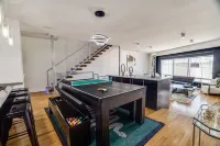 Modern 4 Story Townhome -5 minutes walk to Deep Ellum & Fair Park! Hotels in Deep Ellum