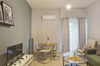 Homely Athens Apt Stylish, Reno, Fully Equipped