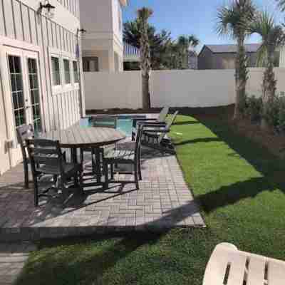 Destin Beach House for 28! Heated pool, grill and walking distance to the beach Hotel Exterior