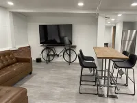 4 bed 2 bath unit on Campus Corner with rooftop deck - sleeps 12