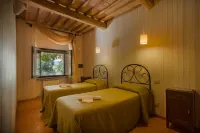 Farmhouse in Tuscany - Trilo 4/6 p. swimming pool wifi garden parking restaurant