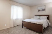 Spacious & Cozy ~ Mins to Downtown Hotels near Sherwood Plaza