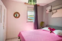 Quiet, airy T2 apartment