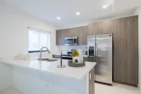 New Villa Serenity - 5 BR home for  big groups - Near Florida Keys