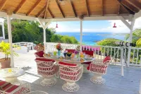 Coconuts: Indoor/Outdoor Living, Spa, Heated Pool & Privacy!