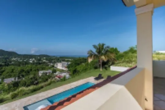 Minutes from beaches  private pool Solar panels Ocean & Mountain Views