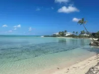 Tranquility Blue: Private island experience. 20 yards from ocean. Hotels in Moxey Town