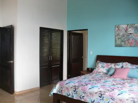 Beautiful house, views, pool, best climate