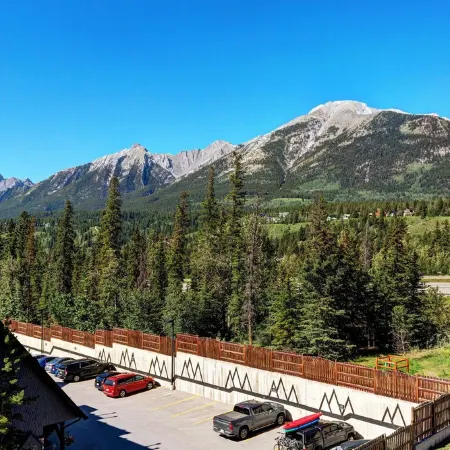 Cozy Condo | Epic Mountain Views | Parking Garage | Central | Air Conditioning
