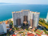 OCEANFRONT CONDO IN TROPICAL PARADISE AWAITS YOU AT THE GRAND VENETIAN!