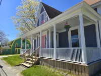 Scenic Shelburne home. Central location close to Shelburne Harbour.