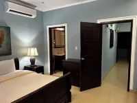 Luxurious 2 bedroom condo a short walk to Eagle Beach