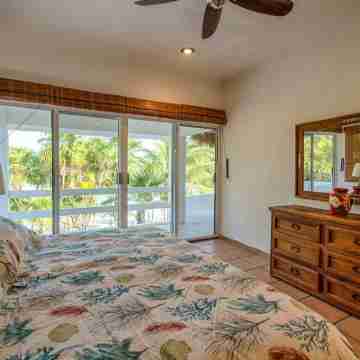 5-Star Experience! Oceanfront Villa w/ Private Beach + Pool, Snorkelling Rooms