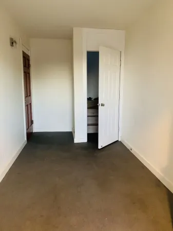Nice 5-bedroom house with WiFi in Daly City