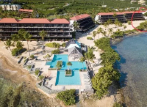 Newly renovated condo just a few steps from Sapphire Beach.